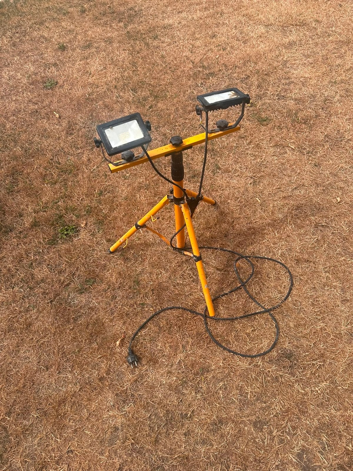 Bouwlamp op statief - 2 LED bouwlampen, Ophalen, Gebruikt, Minder dan 50 watt, Met statief