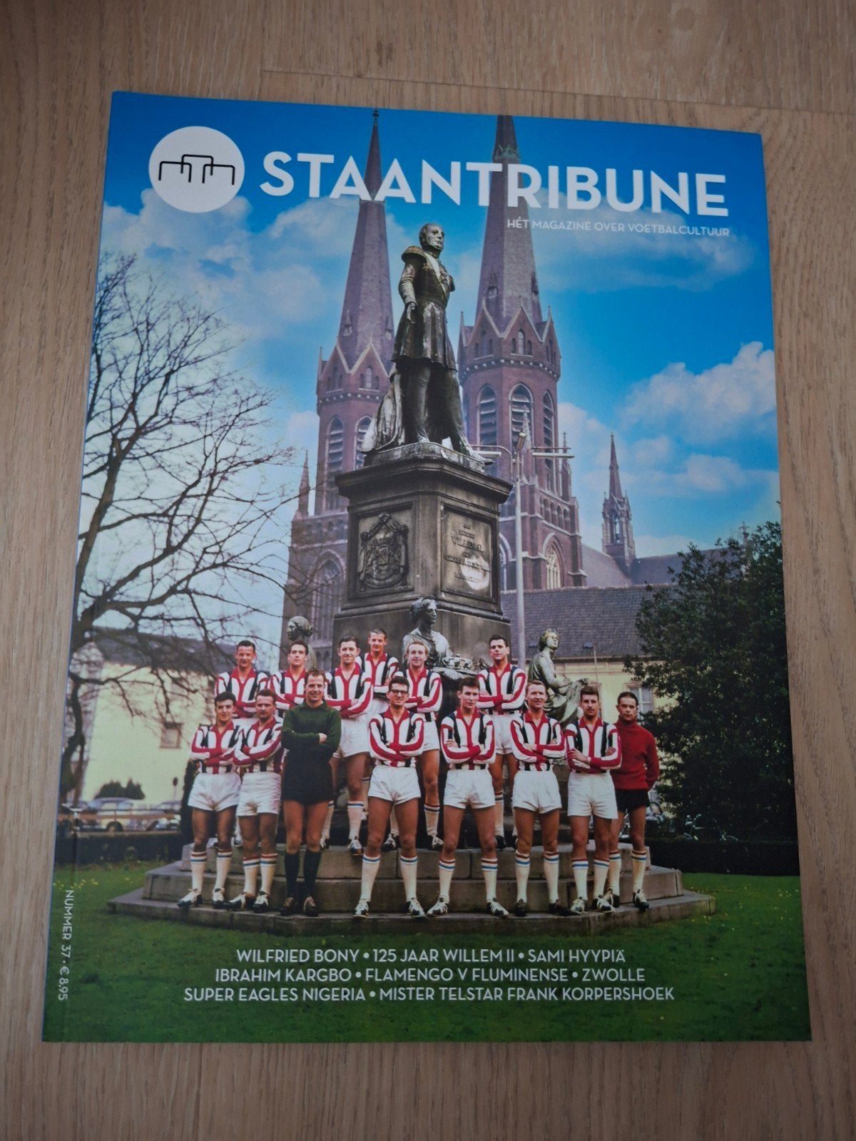 Staantribune Magazine NR 37, Verzamelen, Sportartikelen en Voetbal, Ophalen of Verzenden, Buitenlandse clubs, Boek of Tijdschrift