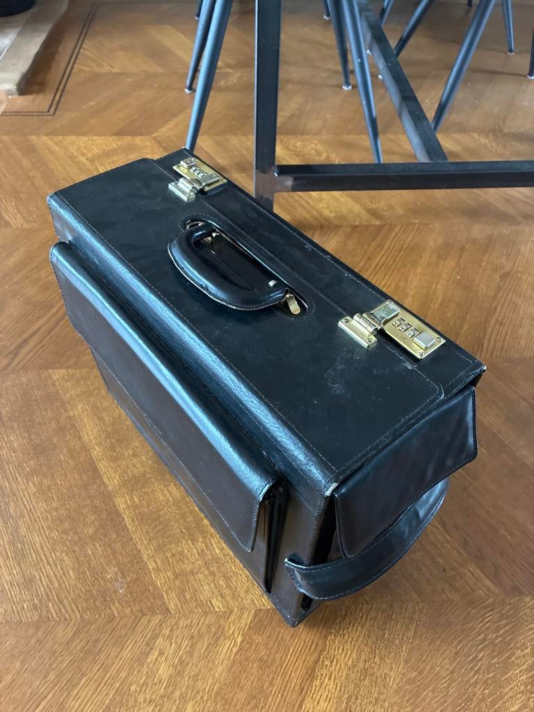 Zwarte Leren Aktetas met Cijfersloten, Ophalen of Verzenden, Leer, Minder dan 50 cm, Minder dan 35 cm