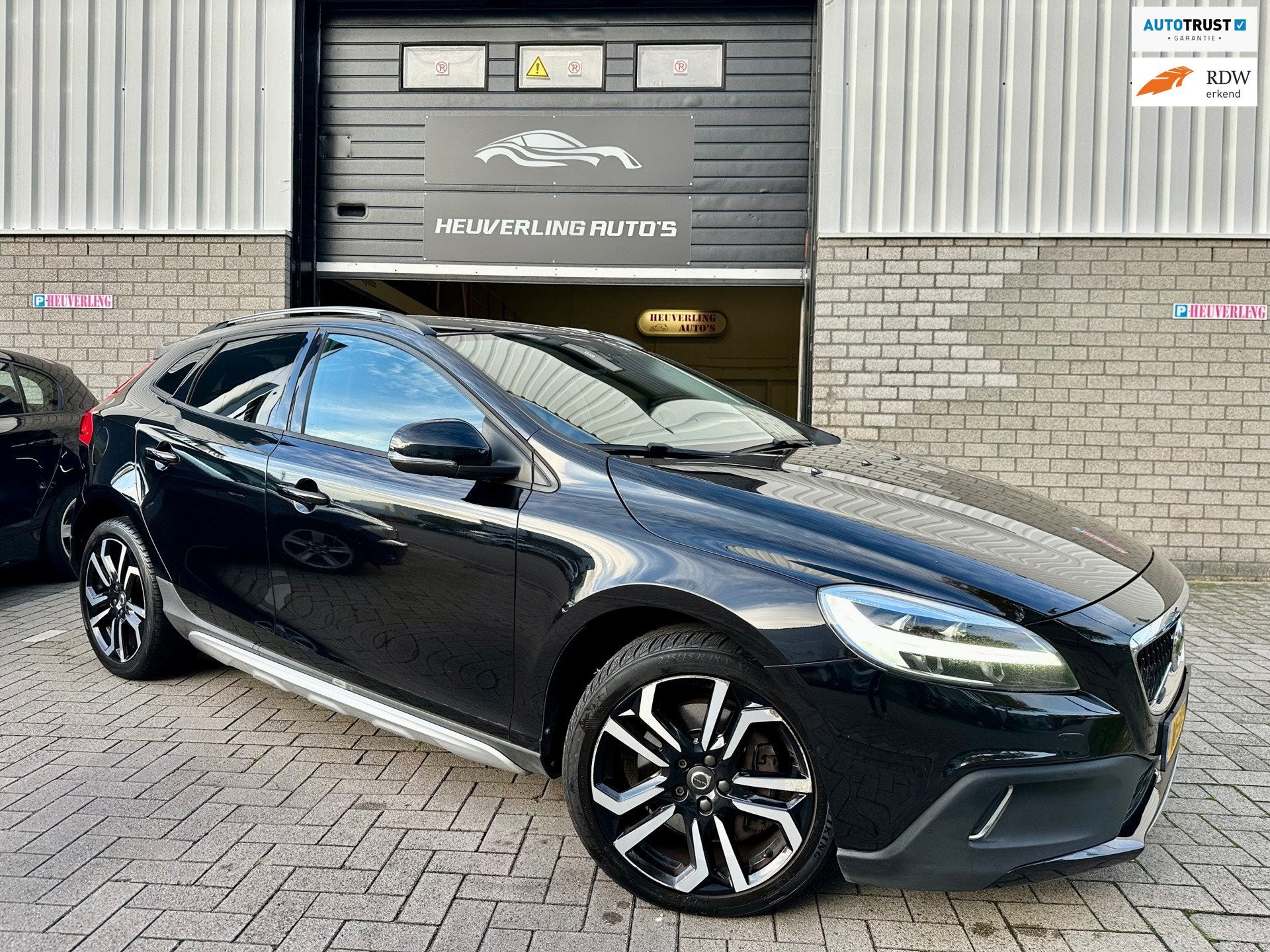 Volvo V40 Cross Country 2.0 T3 Summum | Navi | Leder | PDC |, Voorwielaandrijving, Dealer onderhouden, Gebruikt, Euro 6