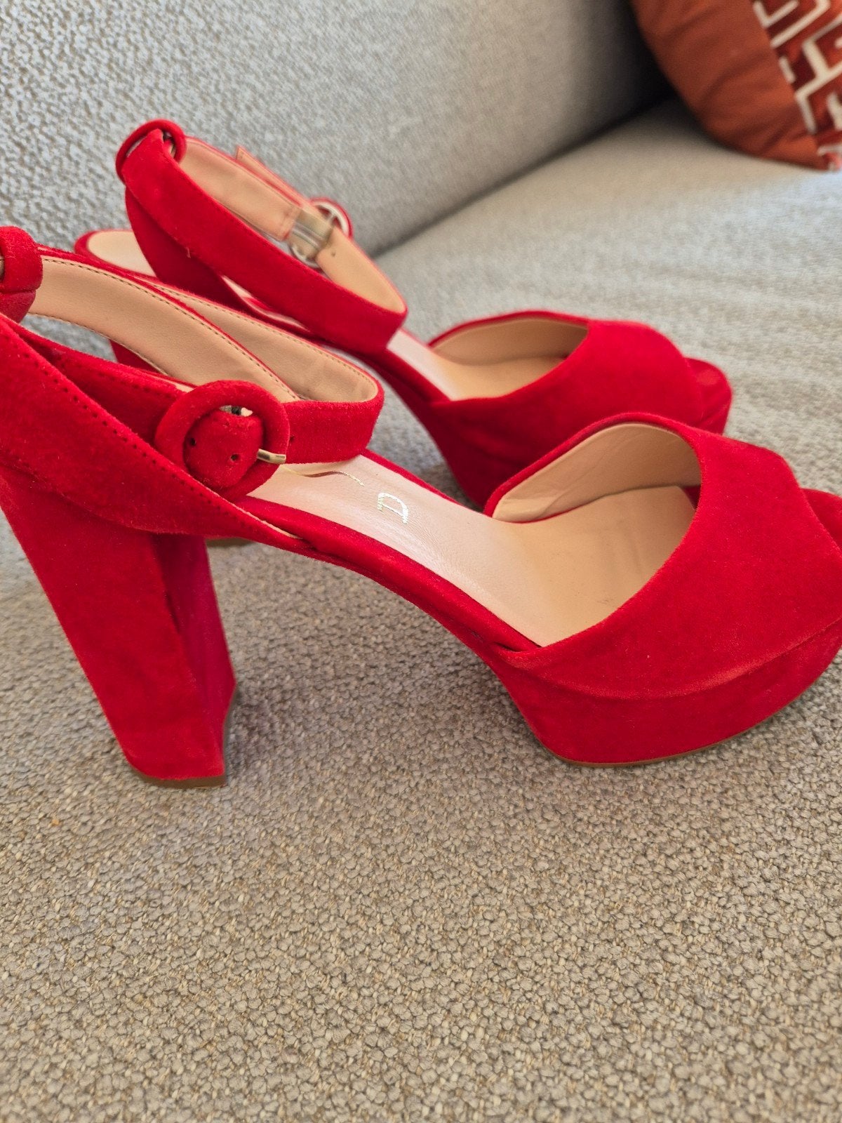 Unisa Rode Suède Pumps/Sandalen Maat 40 - Z.G.A.N., Zo goed als nieuw, Unisa, Rood, Sandalen of Muiltjes