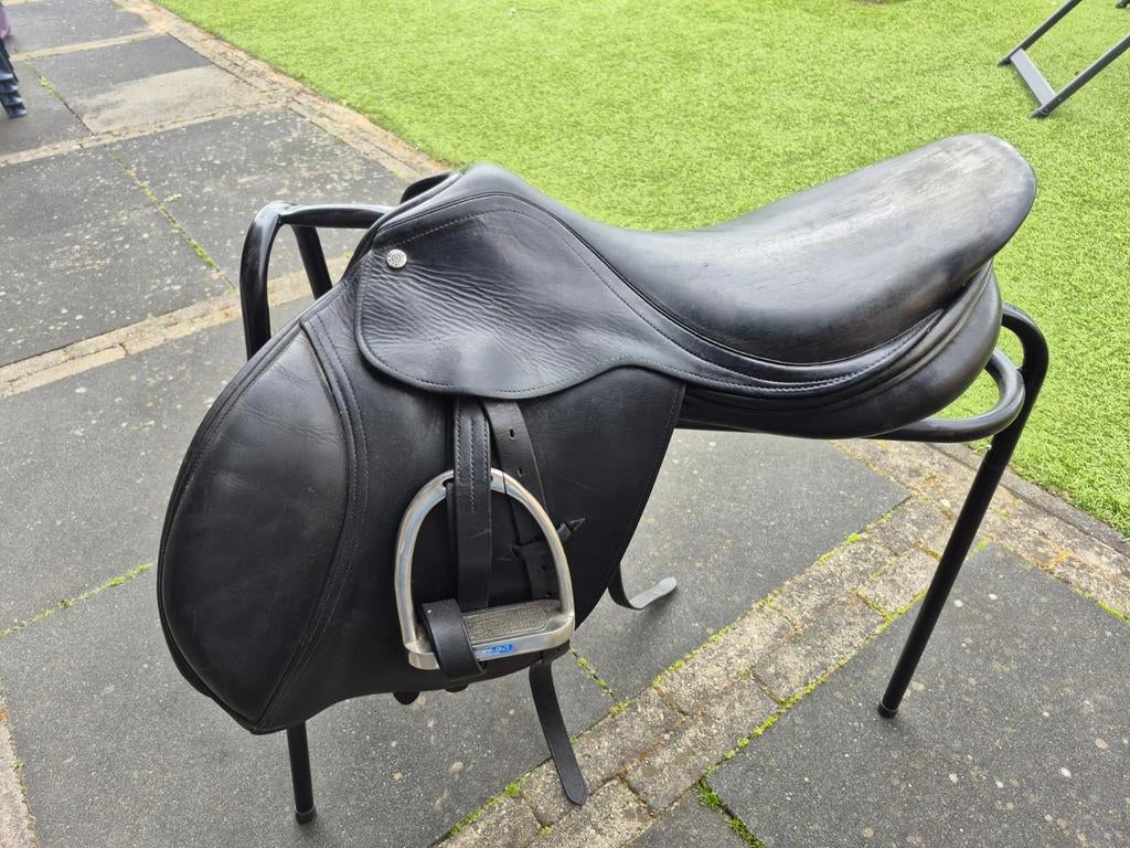 Springzadel DE pony, Ophalen, Springen