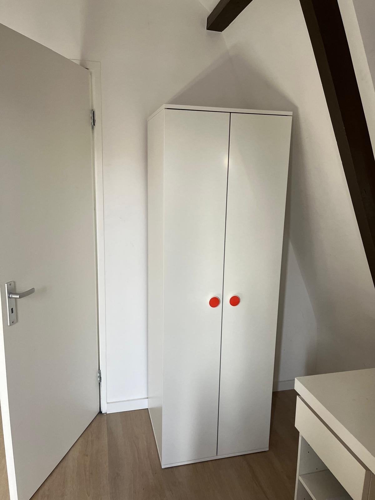 IKEA GODISHUS kledingkast - Wit met oranje knoppen, Ophalen, Overige materialen, 50 tot 100 cm, Zo goed als nieuw