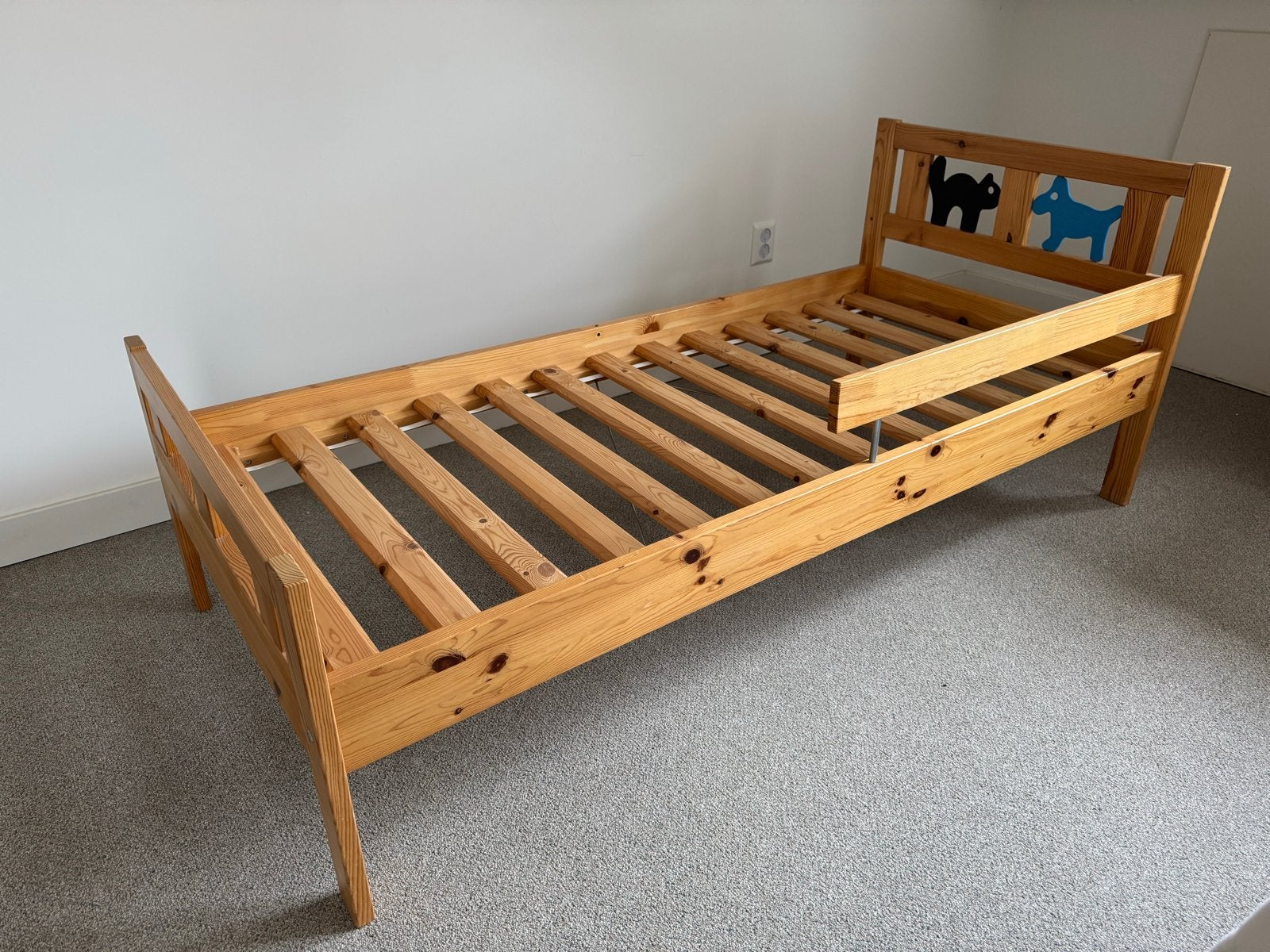 Houten kinderbedje met lattenbodem en matras, Ophalen, Gebruikt, Lattenbodem, Minder dan 70 cm