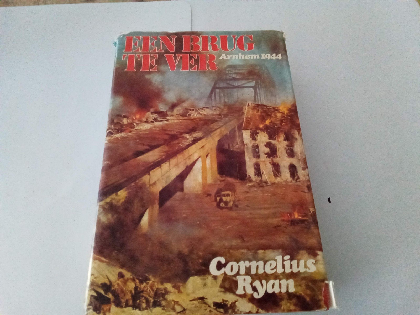 Een brug te ver( Oorlog ( Cornelius Ryan, Boeken, Ophalen of Verzenden, Tweede Wereldoorlog, Gelezen