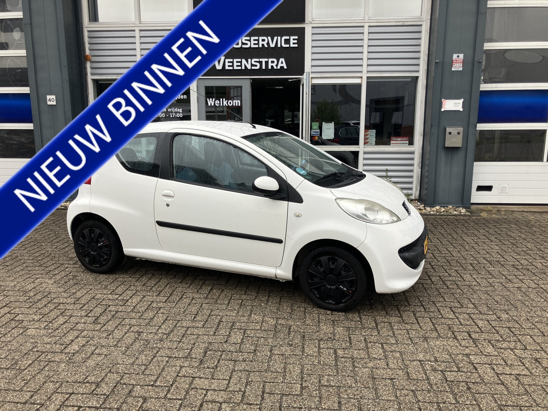 Peugeot 107 1.0-12V met Airconditioning. Geleverd met Nw APK, Voorwielaandrijving, Stof, Gebruikt, 4 stoelen