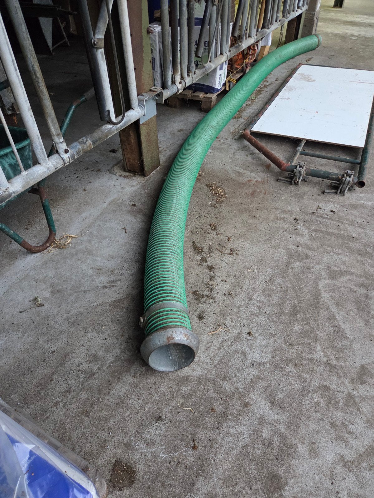 Nette zuigslang van 5 meter voor de giertank en paar rubberm, Ophalen of Verzenden, Veehouderij, Stalinrichting