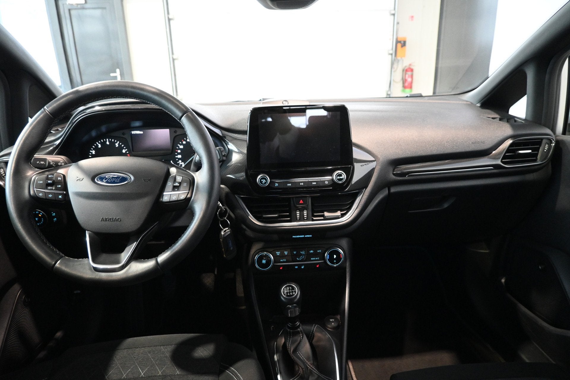 Foto 2 van Ford Fiesta 1.0 EcoBoost Hybrid Active X Navigatie Caplay St