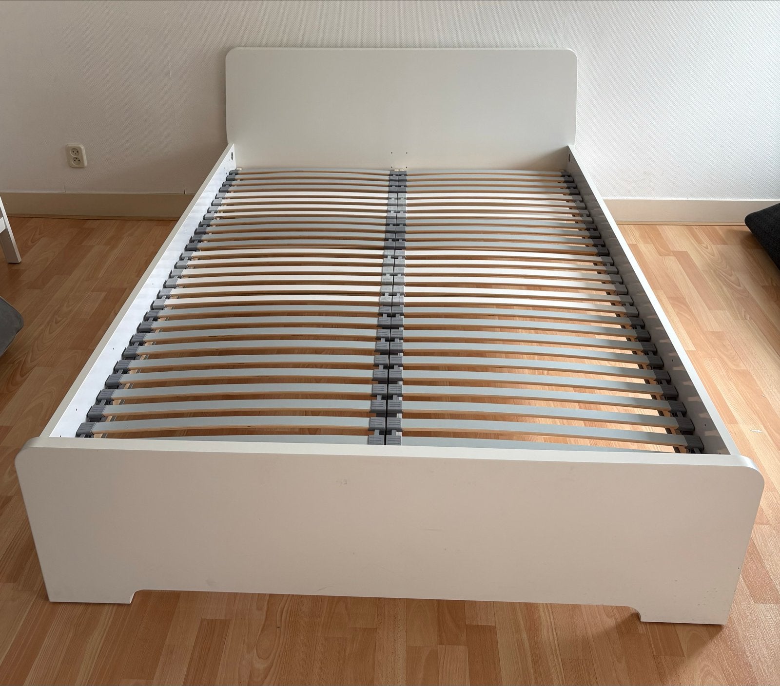 IKEA Askvoll bed 140x200 MOVING SALE, Ophalen, Gebruikt, Wit, Tweepersoons