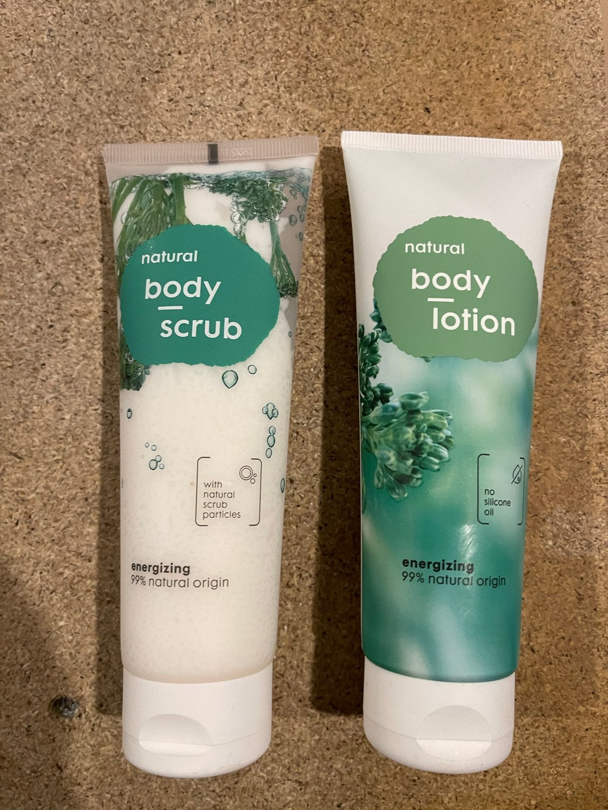 Natural Body Scrub & Body Lotion - Energizing, Ophalen of Verzenden, Nieuw, Bodylotion, Crème of Olie