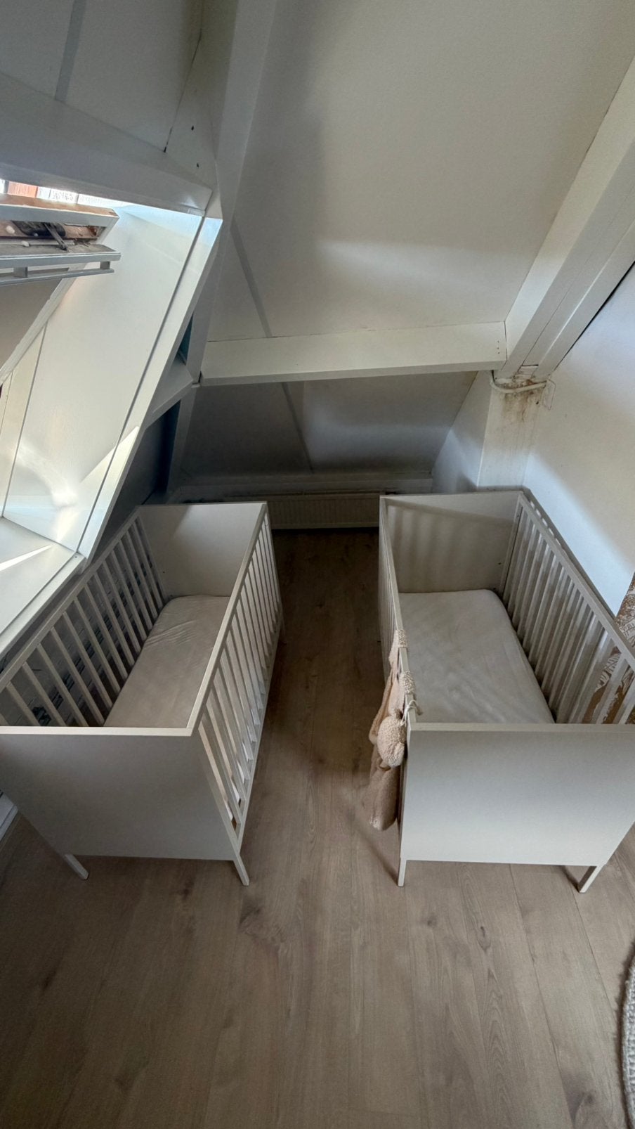 2x ledikant voor tweeling incl. matrassen & matrasbeschermer, Kinderen en Baby's, Ophalen, Zo goed als nieuw, Jongetje of Meisje