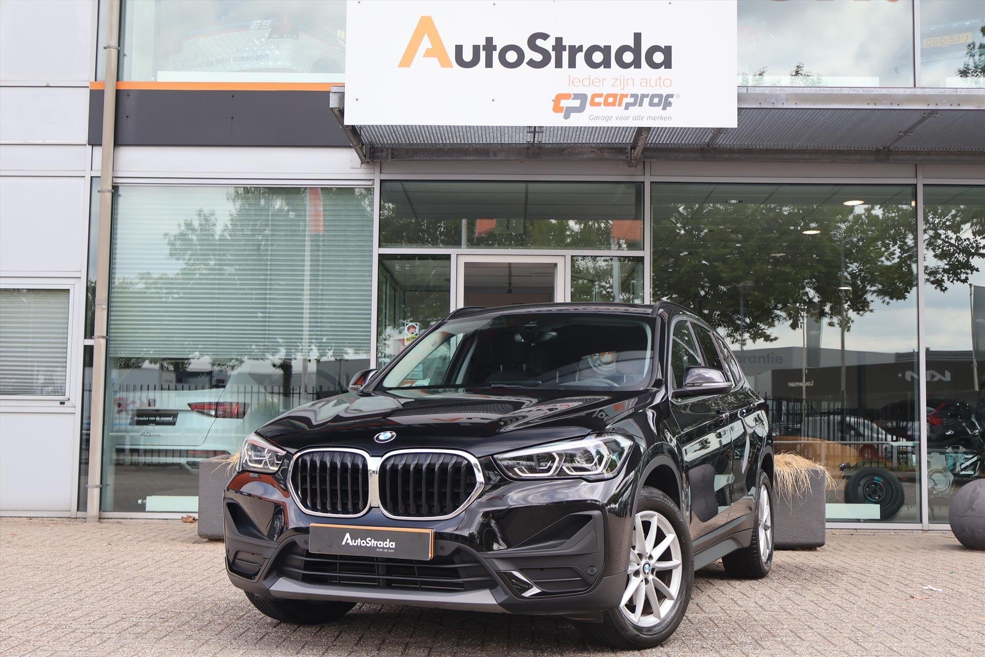 BMW X1 (f48) sDrive18i Business Edition | Camera | Cruise I, Auto's, Gebruikt, Met garantie (alle), Zwart, Origineel Nederlands