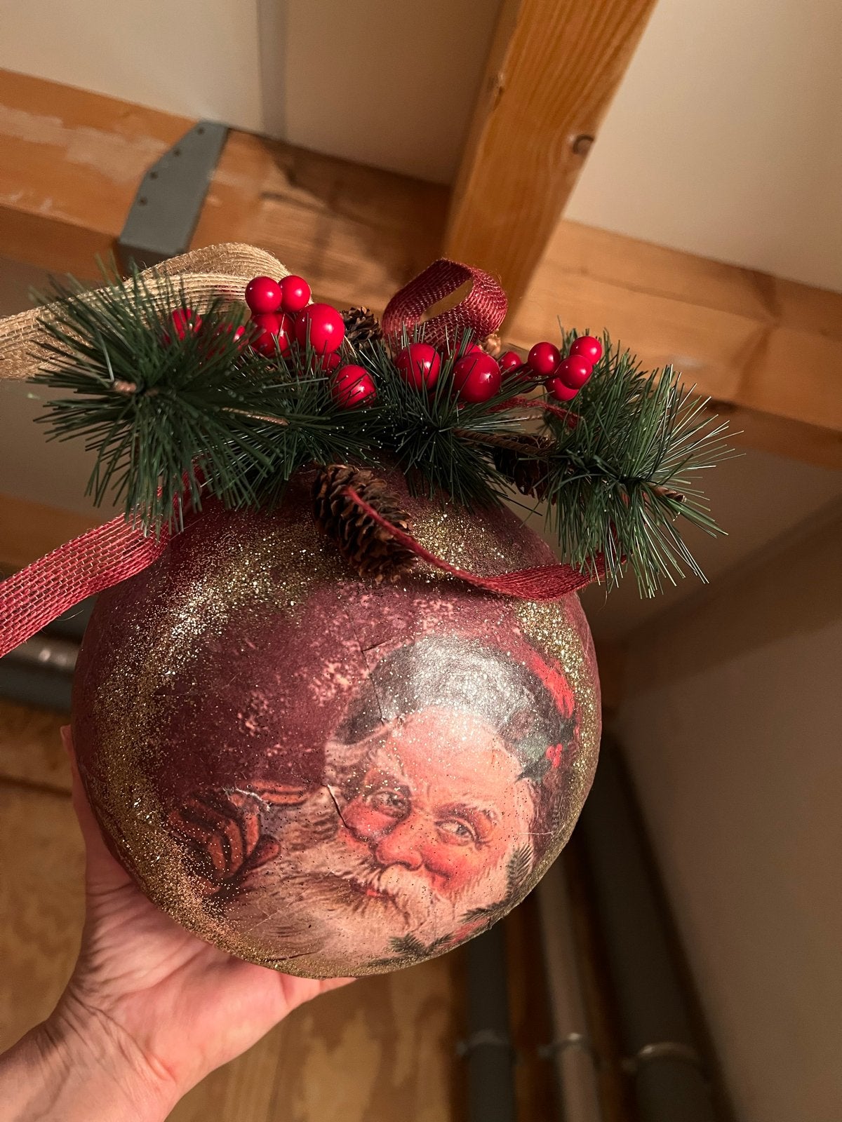 Kerst decoratie bal dia 18 cm met kerstgroen, Verzenden, Zo goed als nieuw