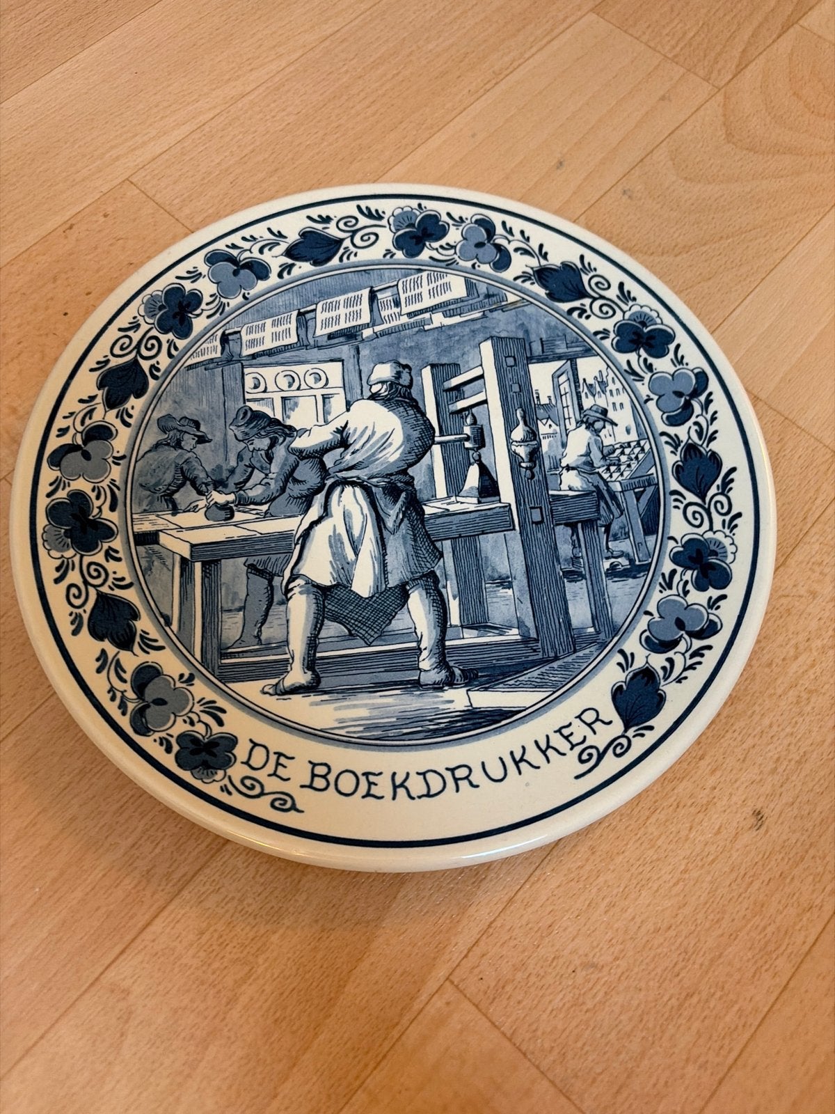Delfts Blauw Wandbord "De Boekdrukker" Royal Goedewaagen, Ophalen of Verzenden