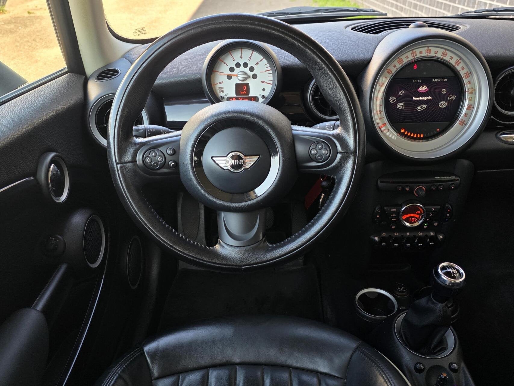 Mini Cooper Chili 1.6 10 Years II | NAP | Climate & Cruise C, Voorwielaandrijving, Euro 5, Start-stop-systeem, 4 cilinders