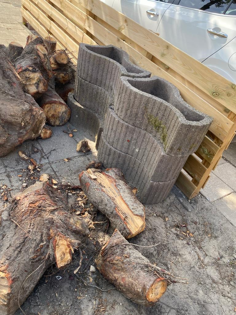 Gratis boomstronken en houtblokken, Tuin en Terras, Haardhout, Minder dan 3 m³, Ophalen, Overige houtsoorten, Blokken