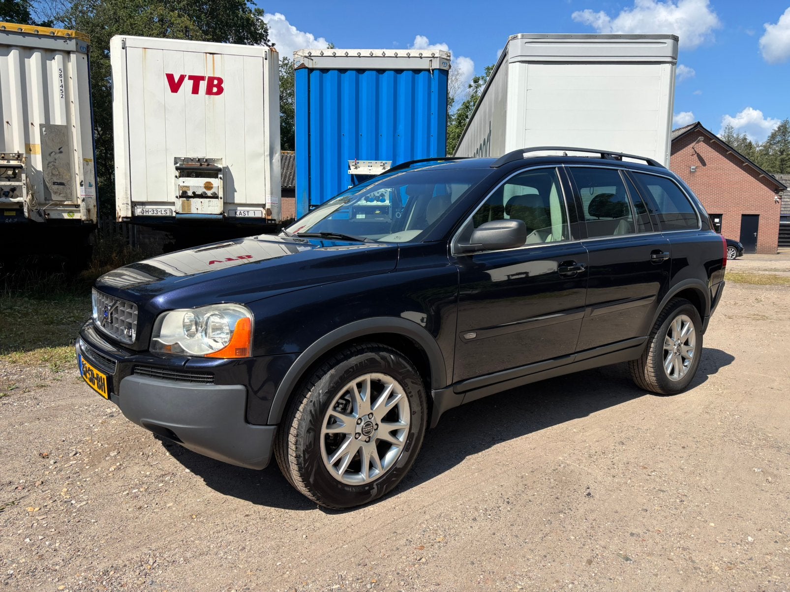 Volvo XC90 4.4 V8 Geartronic 7-zitter 2005 Blauw, Auto's, 8 cilinders, 7 stoelen, Origineel Nederlands, 2107 kg