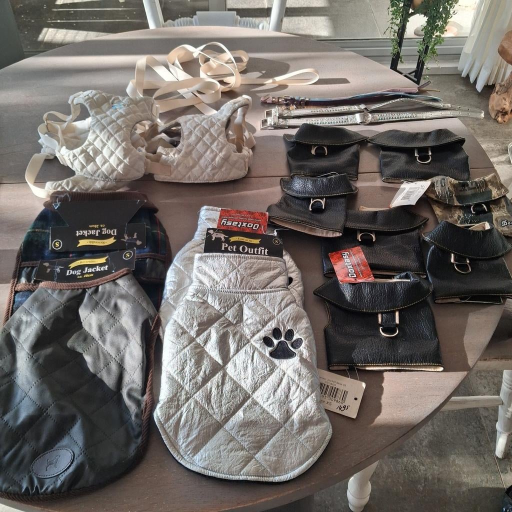 Partijtje hondenjasje/ tuigjes kleine maatjes, Dieren en Toebehoren, Ophalen of Verzenden, Nieuw, Hondenjas