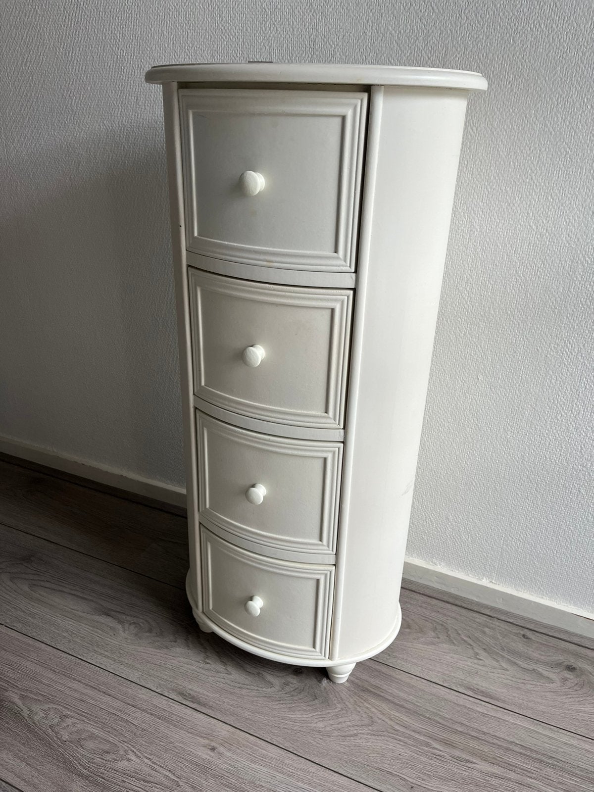 2 Rivièra Maison ladekastjes / nachtkastjes, Ophalen, 50 tot 100 cm, Zo goed als nieuw, 3 of 4 laden