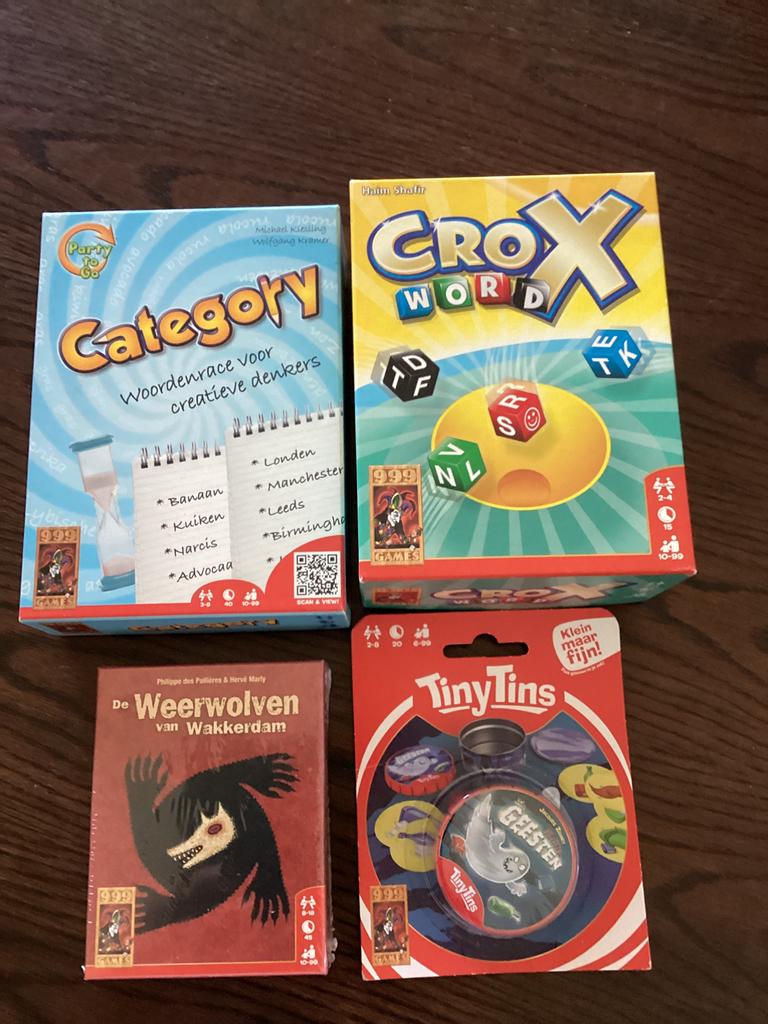 4 -999 Games Category en Crox, Ophalen of Verzenden, Zo goed als nieuw