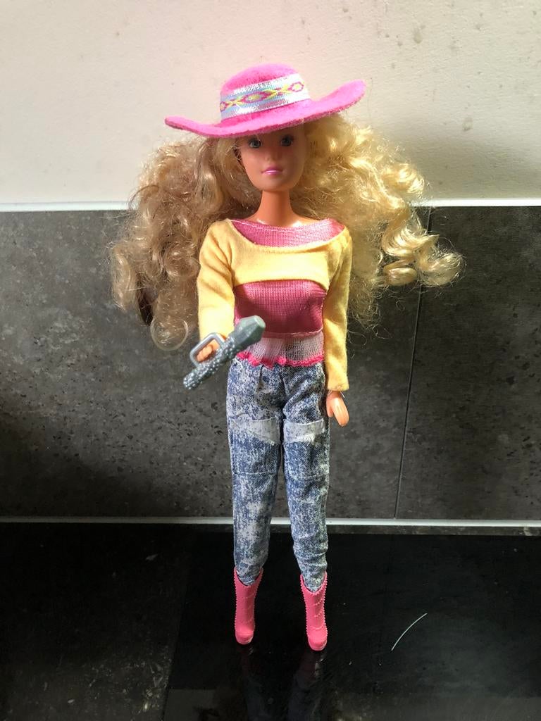 Steffi  love zingende barbie  pop van Simba., Verzamelen, Poppen, Ophalen, Zo goed als nieuw, Fashion Doll