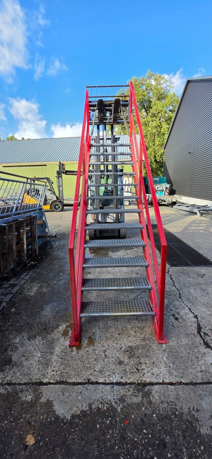 stalen trap rood hoog 2.55mtr nor165, Ophalen of Verzenden, Zo goed als nieuw, 2 tot 4 meter