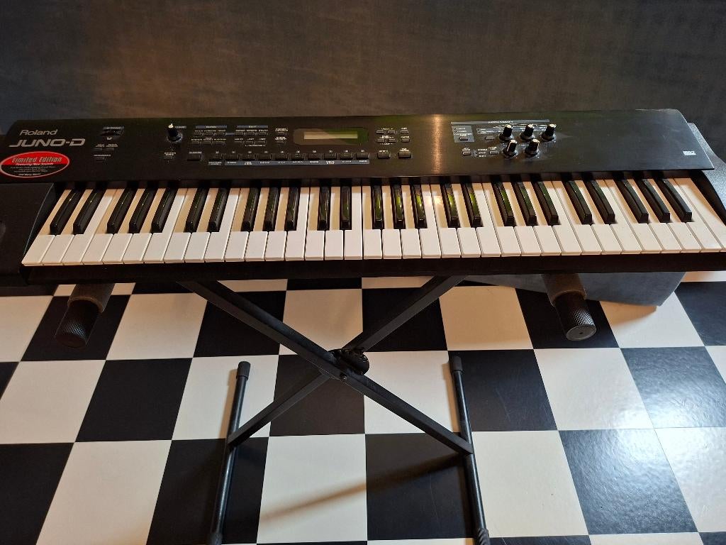 Roland Juno D limited edition keyboard, Muziek en Instrumenten, Ophalen, 61 toetsen, Roland, Zo goed als nieuw