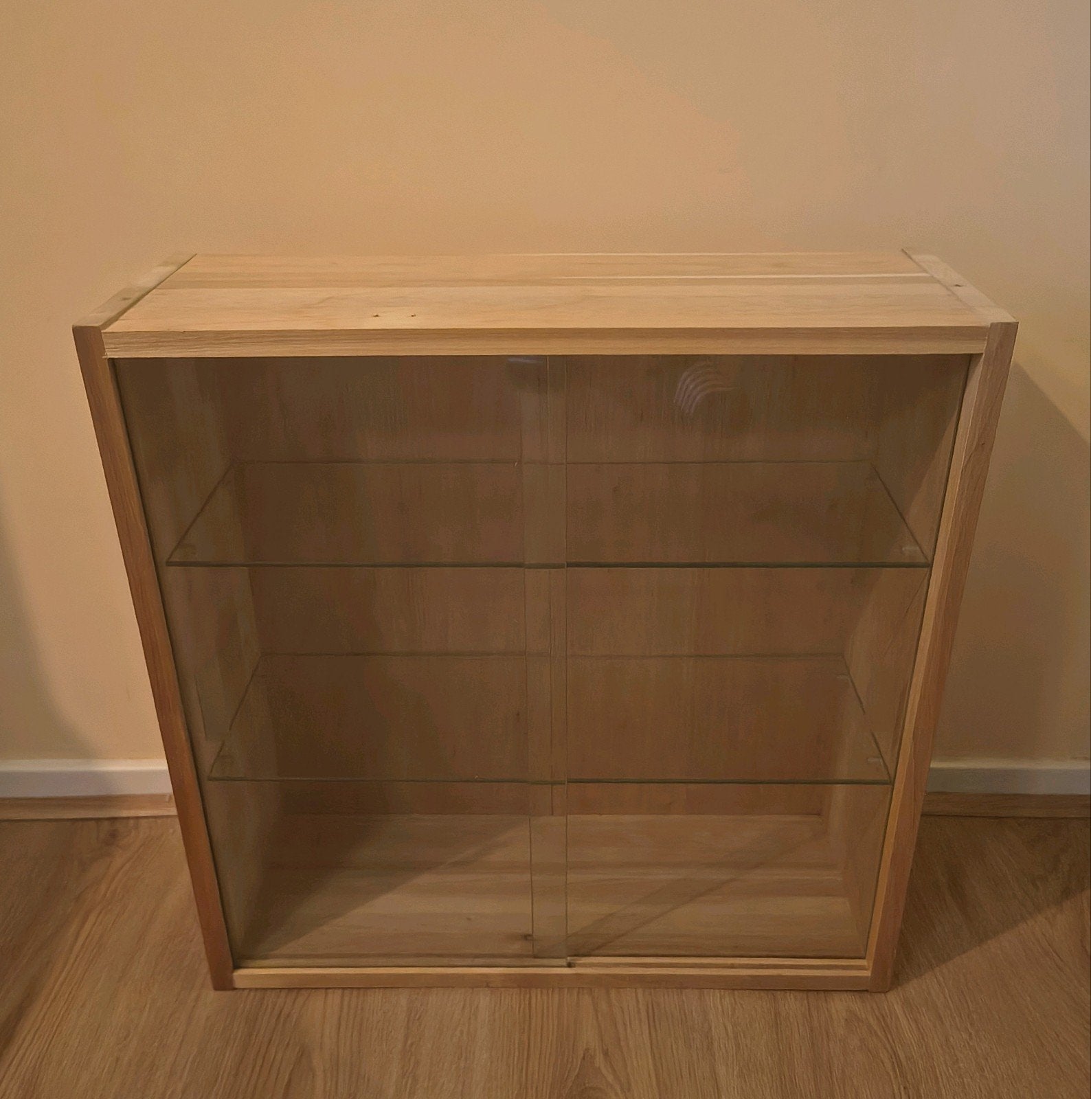 Vitrinekastje Ikea Jårna, Huis en Inrichting, Ophalen, Minder dan 50 cm, Met deur(en), Overige houtsoorten