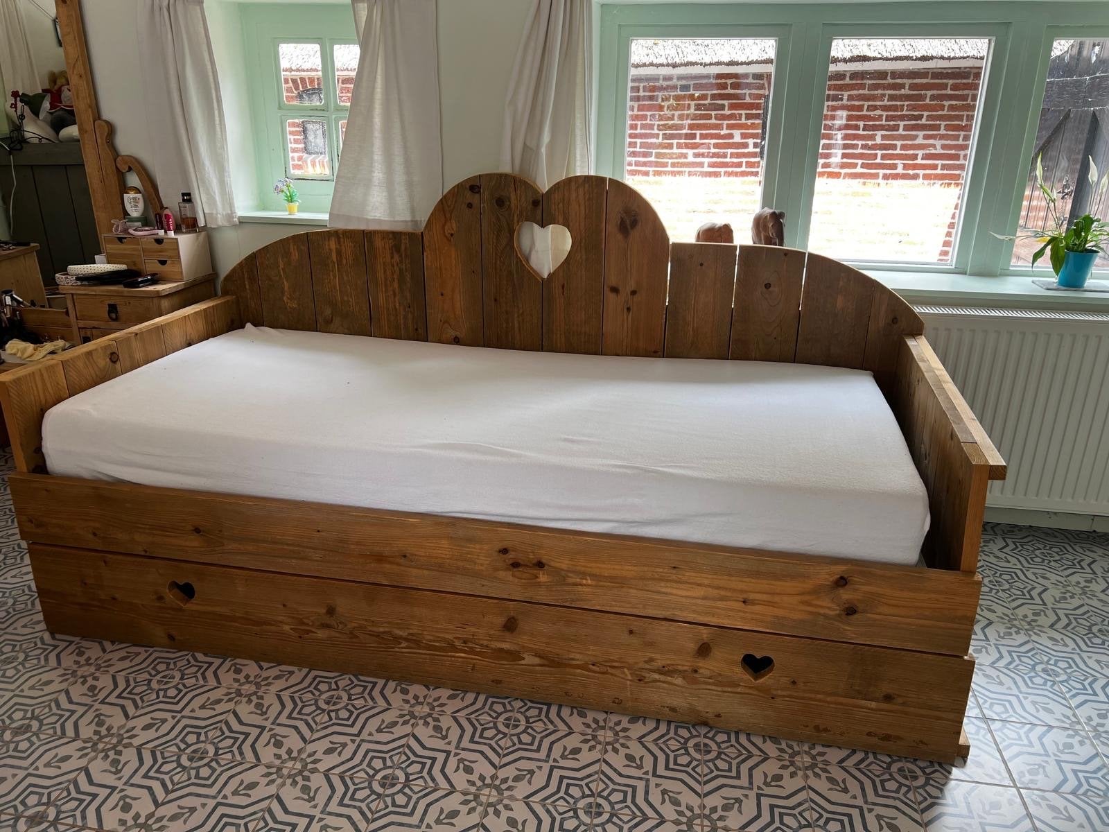 Steigerhouten bedbank met uitschuifbaar logeerbed, Ophalen, Gebruikt, 90 cm, Eenpersoons