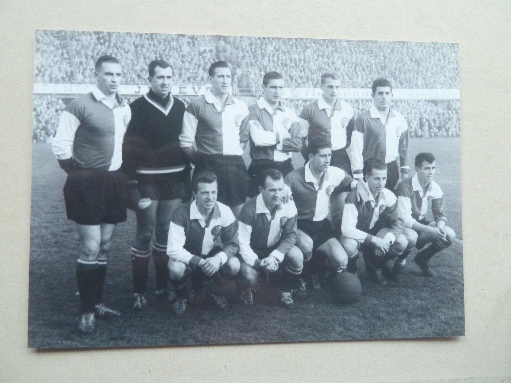 Elftalfoto. Feyenoord  1958/1959.  10,5 x 14,7 cm, Ophalen of Verzenden, Zo goed als nieuw, Feyenoord, Overige typen