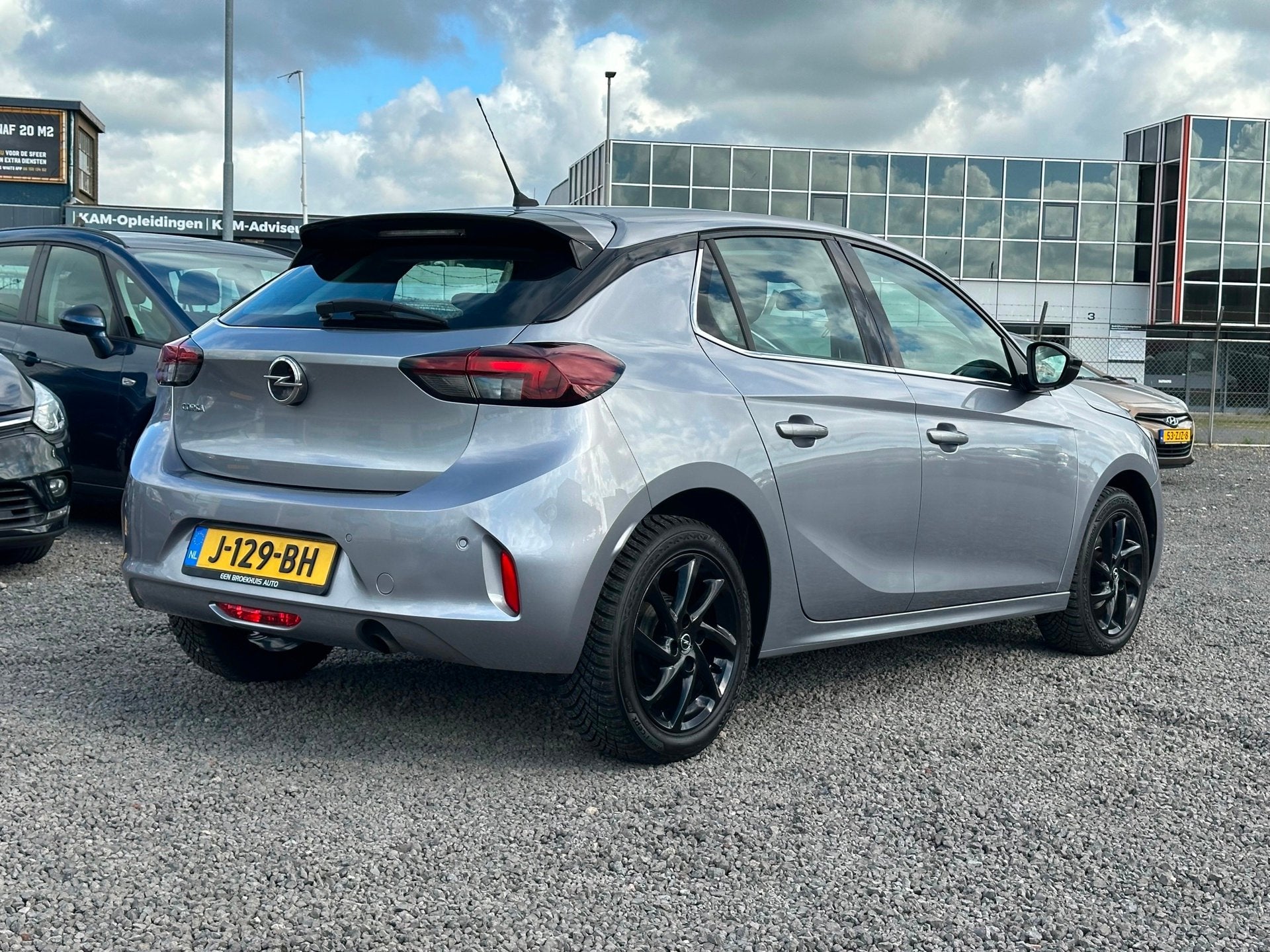 Opel Corsa 1.2 Elegance/NAVI/CARPLAY/DIGI DASH, Voorwielaandrijving, 1199 cc, Leder en Stof, Origineel Nederlands