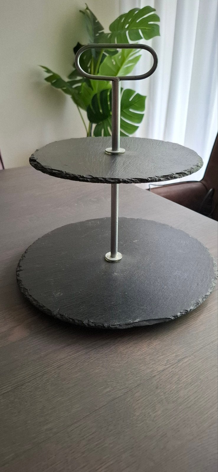 Mooie Etagère van leisteen, merk Gusta, met 2 lagen., Ophalen, Etagère, Gebruikt, Steen/keramiek