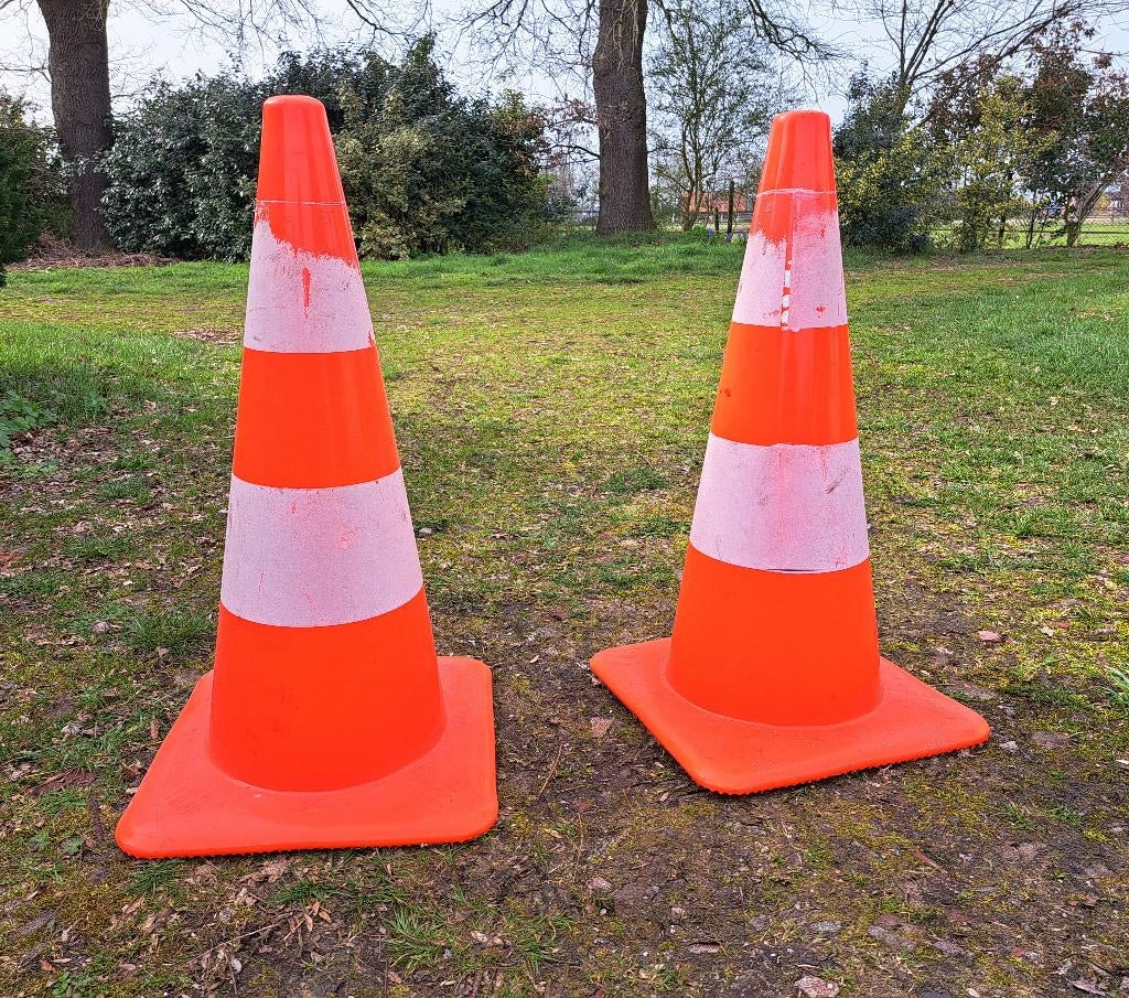 Verkeers pion / pilon 2 stuks, 72 cm hoog, Ophalen, Gebruikt