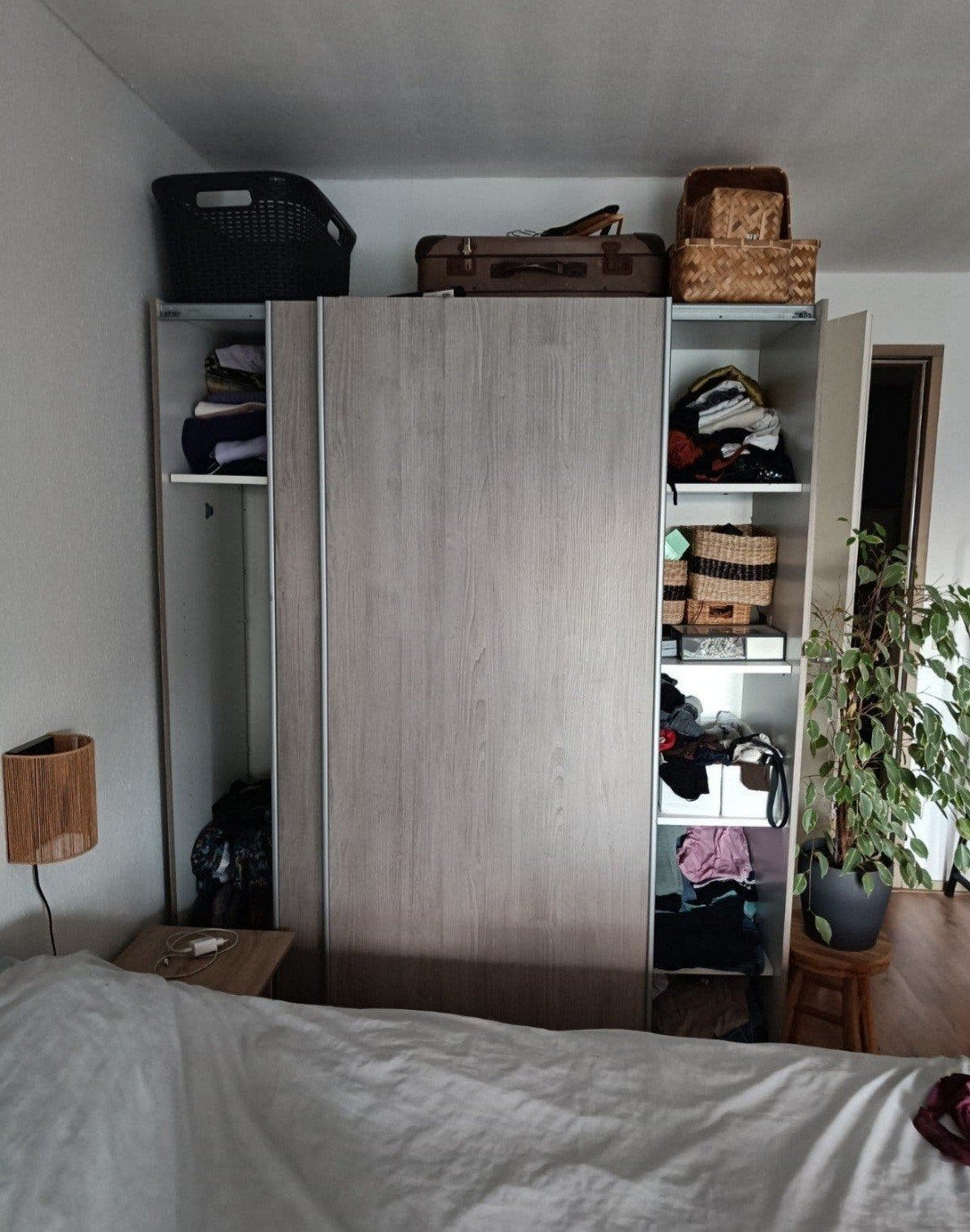 IKEA Kledingkast Grijs met Houtnerf - 160x200x59 cm, Huis en Inrichting, Ophalen, Met deur(en), Gebruikt, 200 cm of meer
