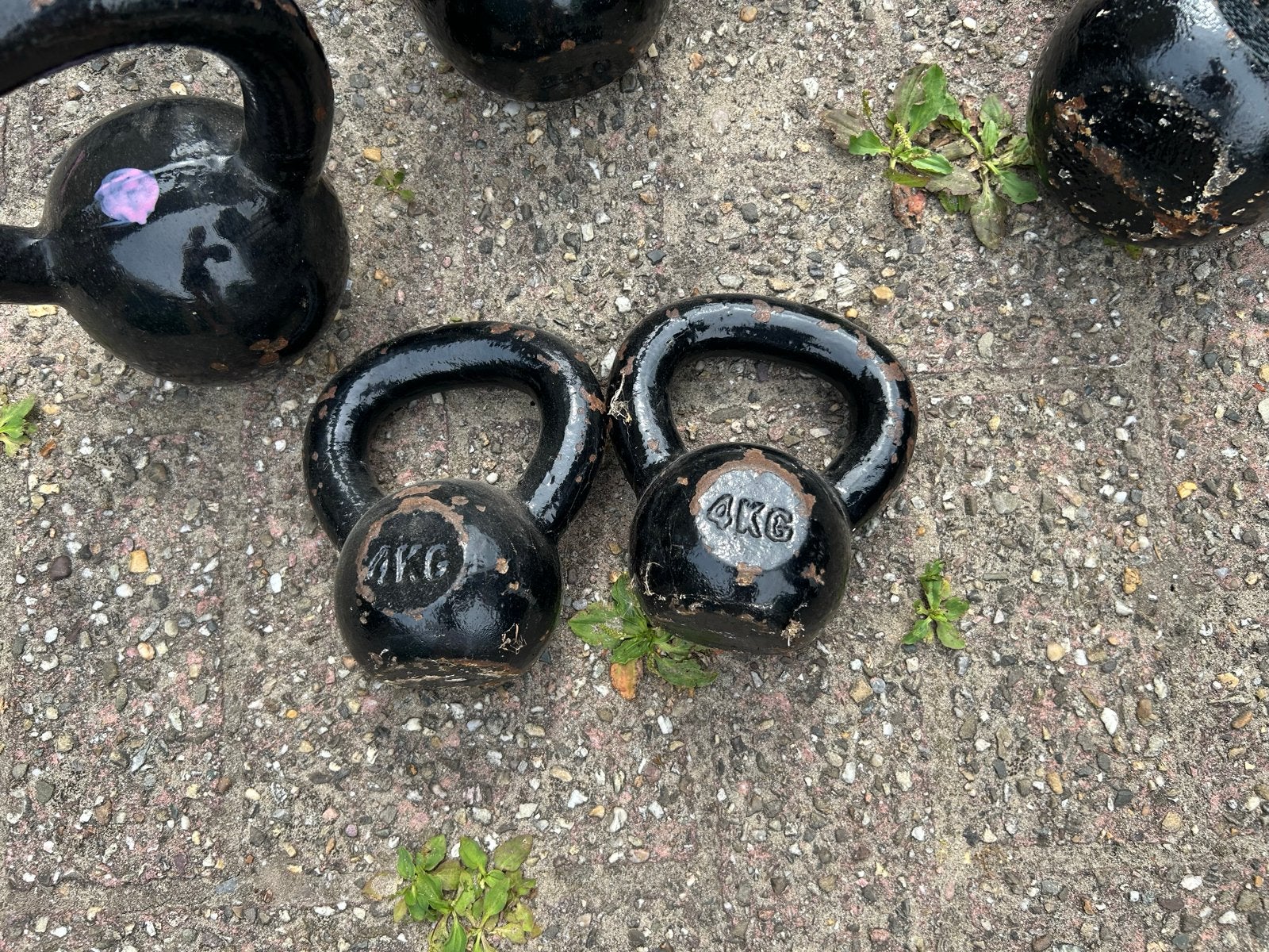 Kettlebell Iron 4 kg Per stuk nog 3 x beschikbaar, Ophalen, Gebruikt, Armen, Kettlebell