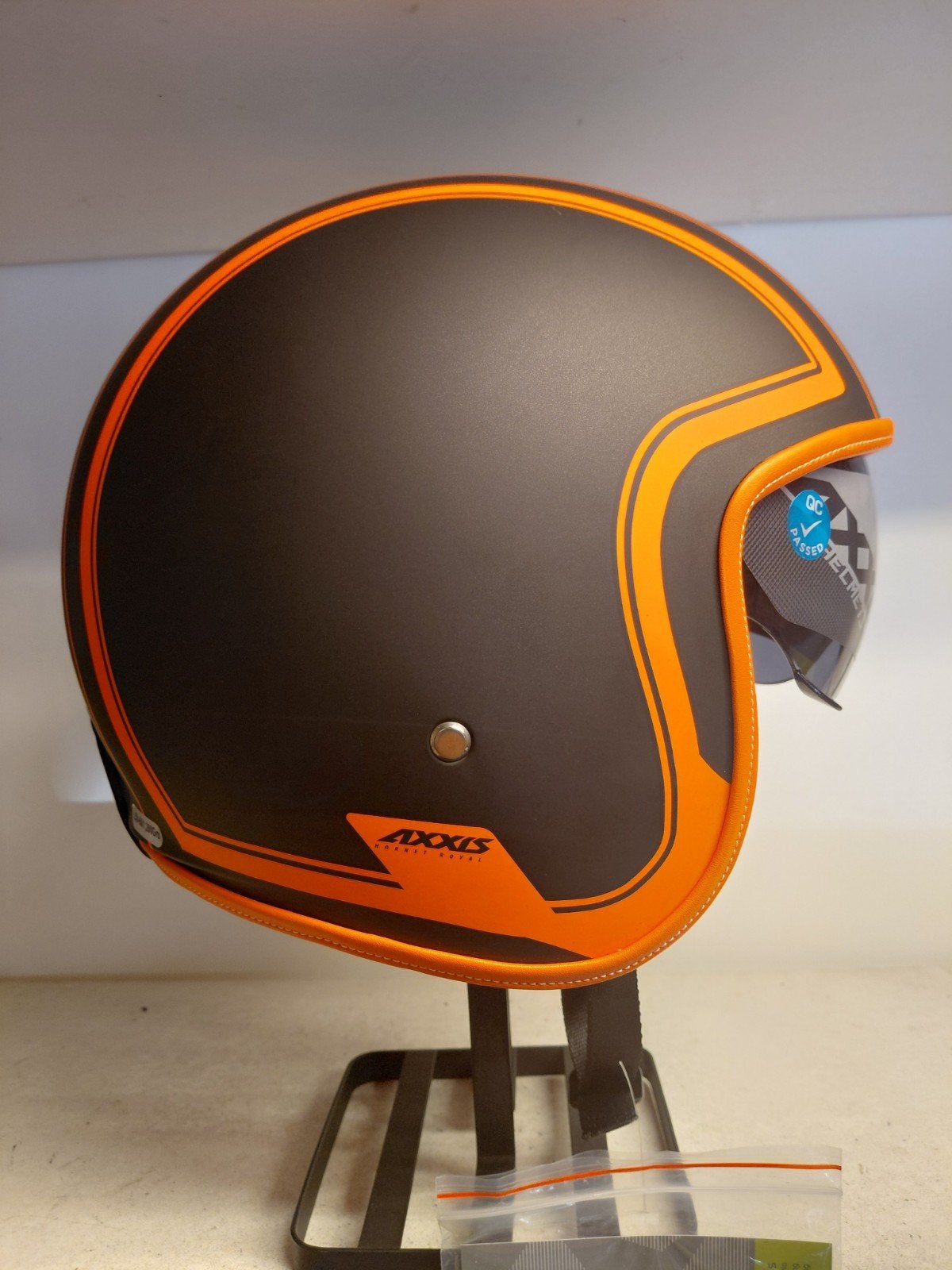 Nieuwe helm maat L.  Met beschadiging, Nieuw met kaartje, Dames, Jethelm, Ophalen of Verzenden