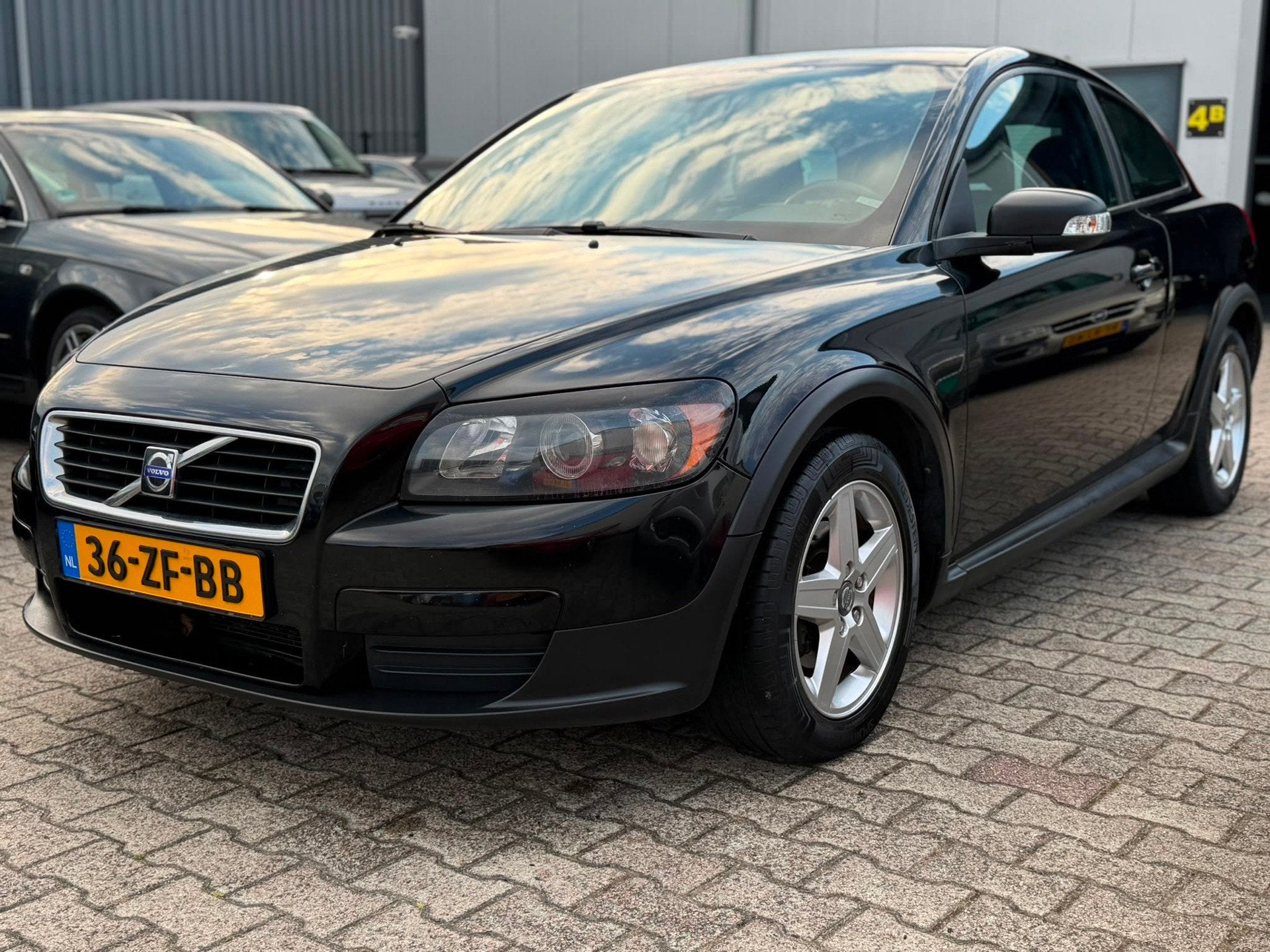 Volvo C30 1.6 Kinetic Zwart 2008 Airco Lmv APK 01-2027, Auto's, Voorwielaandrijving, 1596 cc, 101 pk, 4 cilinders