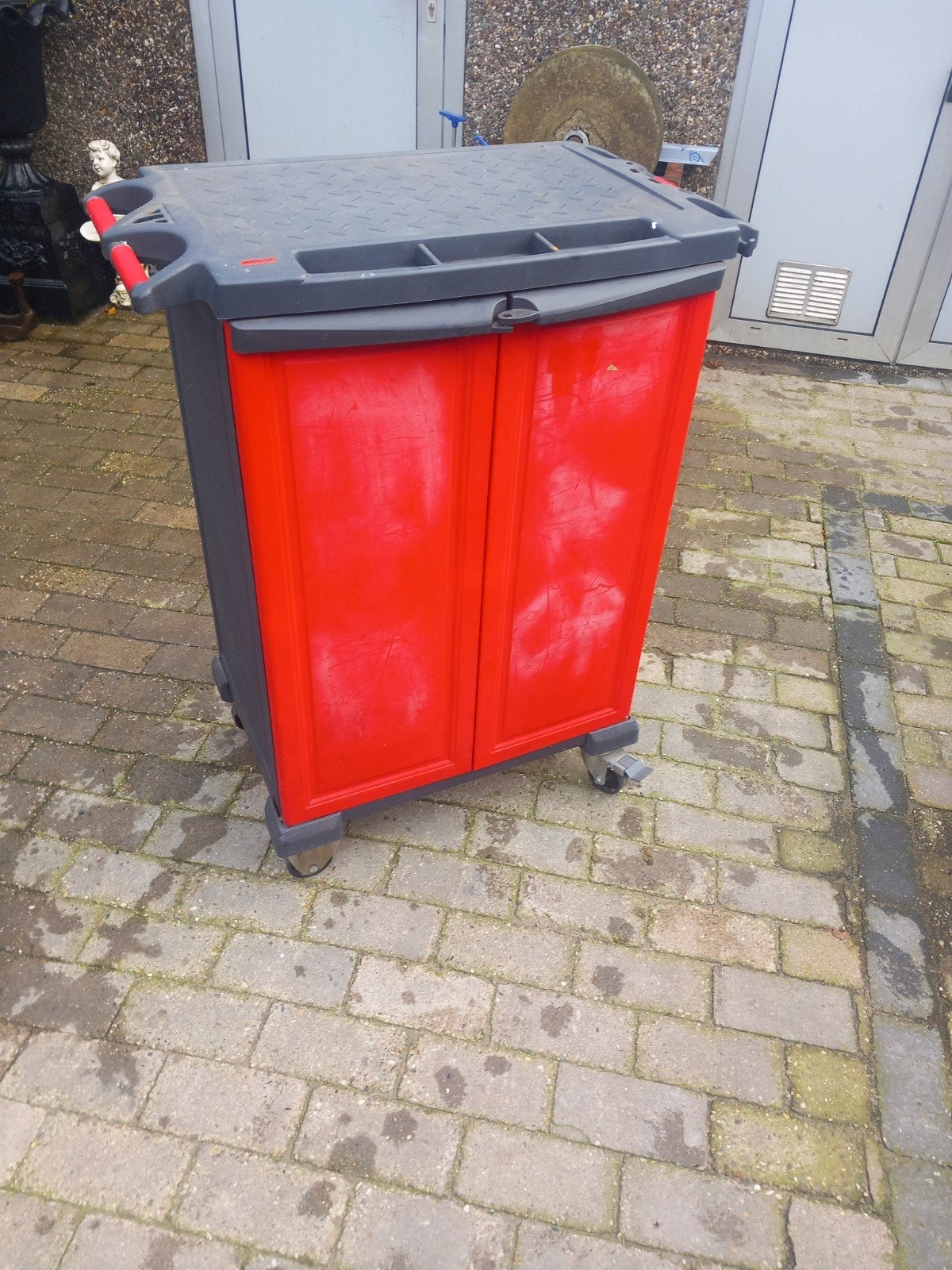 gedore gereedschapkar en een kunstof, Ophalen