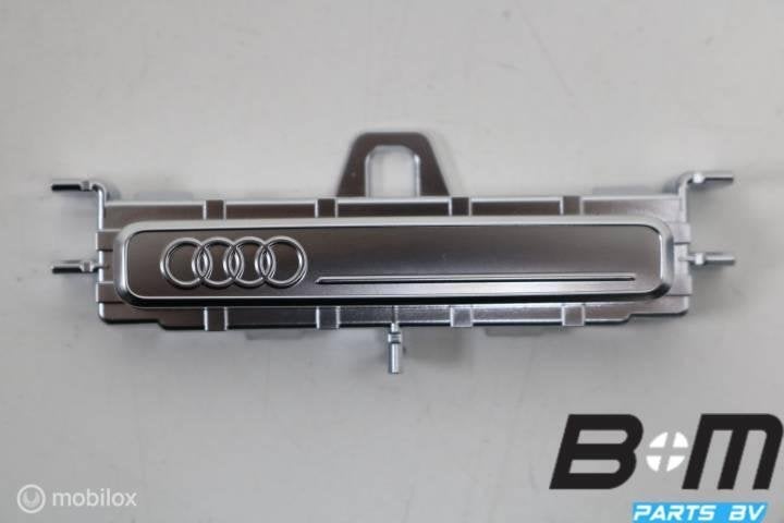 Dashboardinleg logo rechts Audi Q3 F3 83A853191, Gebruikt