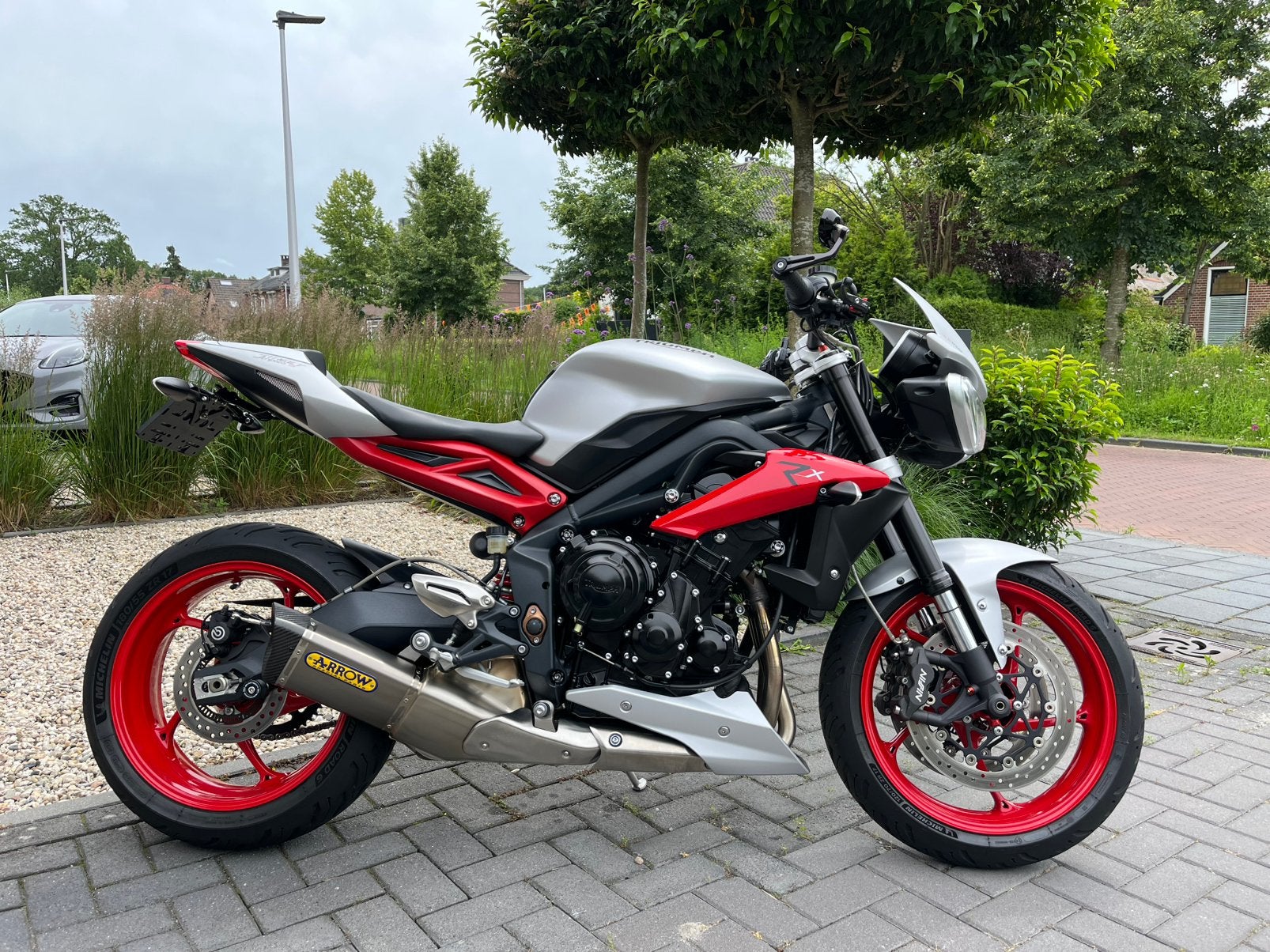 Triumph Street Triple RX ARROW fabrieksnieuw slechts 7546km!, 675 cc, Sportuitlaat, Motorrijbewijs A, Gebruikt