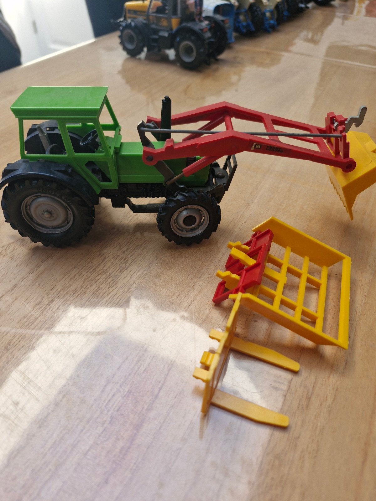 Britains Deutz Intrac 2003 Tractor met voorlader en vorken, Ophalen of Verzenden, Gebruikt