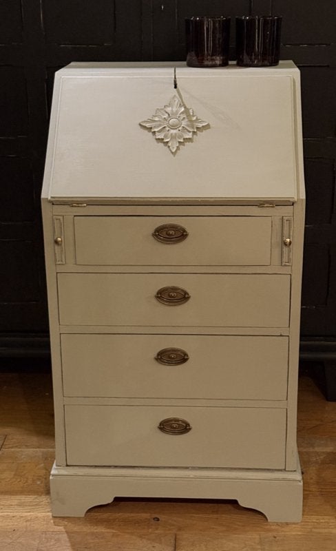 Vintage klein bureau, antiek dames secretaire taupe VdlM, Huis en Inrichting, Ophalen, Zo goed als nieuw, Brocante damessecretaire oud buro kinderkamer meidenkastje beige