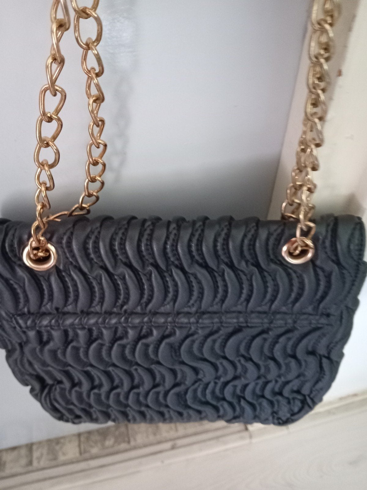 Mooie tas kleur is zwart de maat is24x28 lange ketting4, Ophalen of Verzenden, Zo goed als nieuw, Zwart, Handtas
