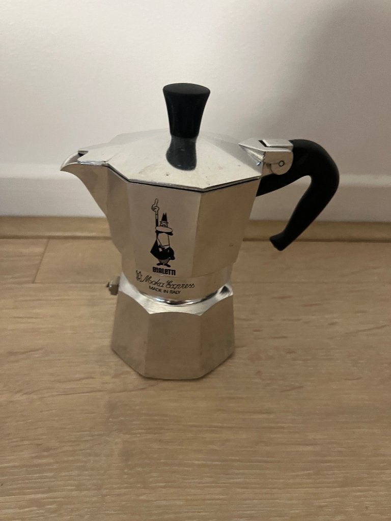 Bialetti Moka Express Percolator, Witgoed en Apparatuur, Koffiezetapparaten, 2 tot 4 kopjes, Ophalen, Zo goed als nieuw, Espresso apparaat