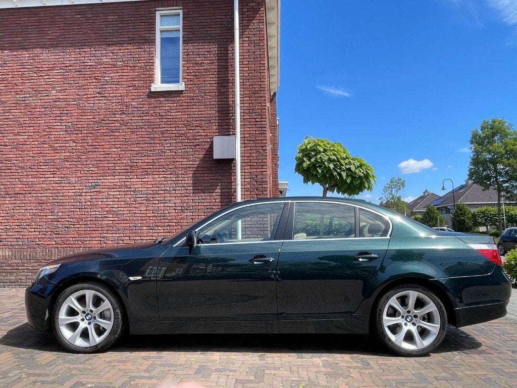 BMW 5-Serie 4.8 I 550 AUT 2005 Groen 185000, Auto's, BMW, Automaat, Achterwielaandrijving, 4799 cc, Leder
