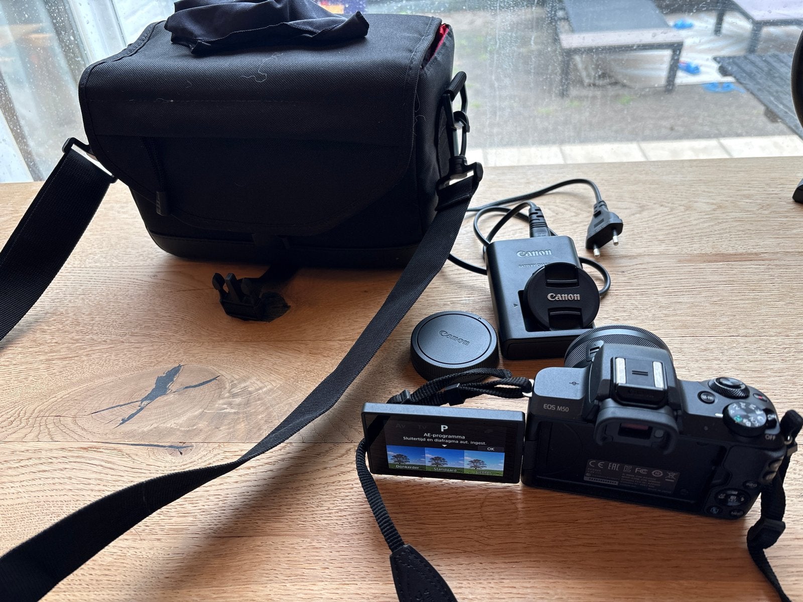 Canon EOS M50 Systeemcamera met 15-45mm lens en tas, Bluetooth, Canon, Ophalen of Verzenden, Zo goed als nieuw