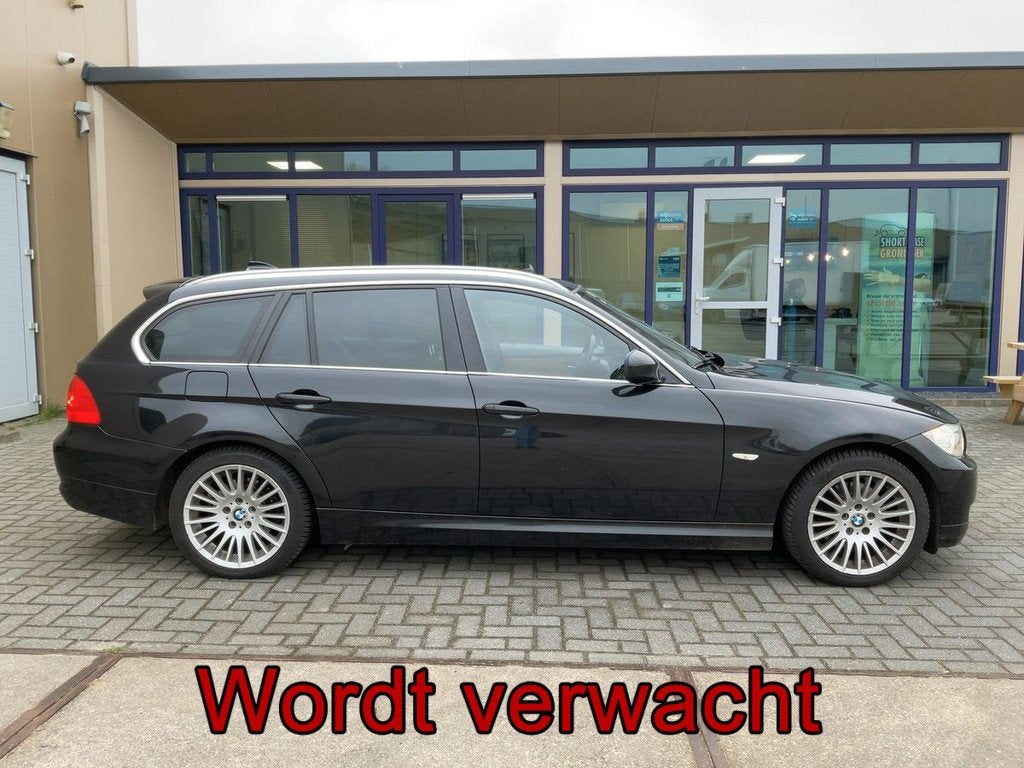BMW 3 Serie Touring 320i High Executive (bj 2010, automaat), Auto's, Automaat, Euro 5, 4 cilinders, 1435 kg