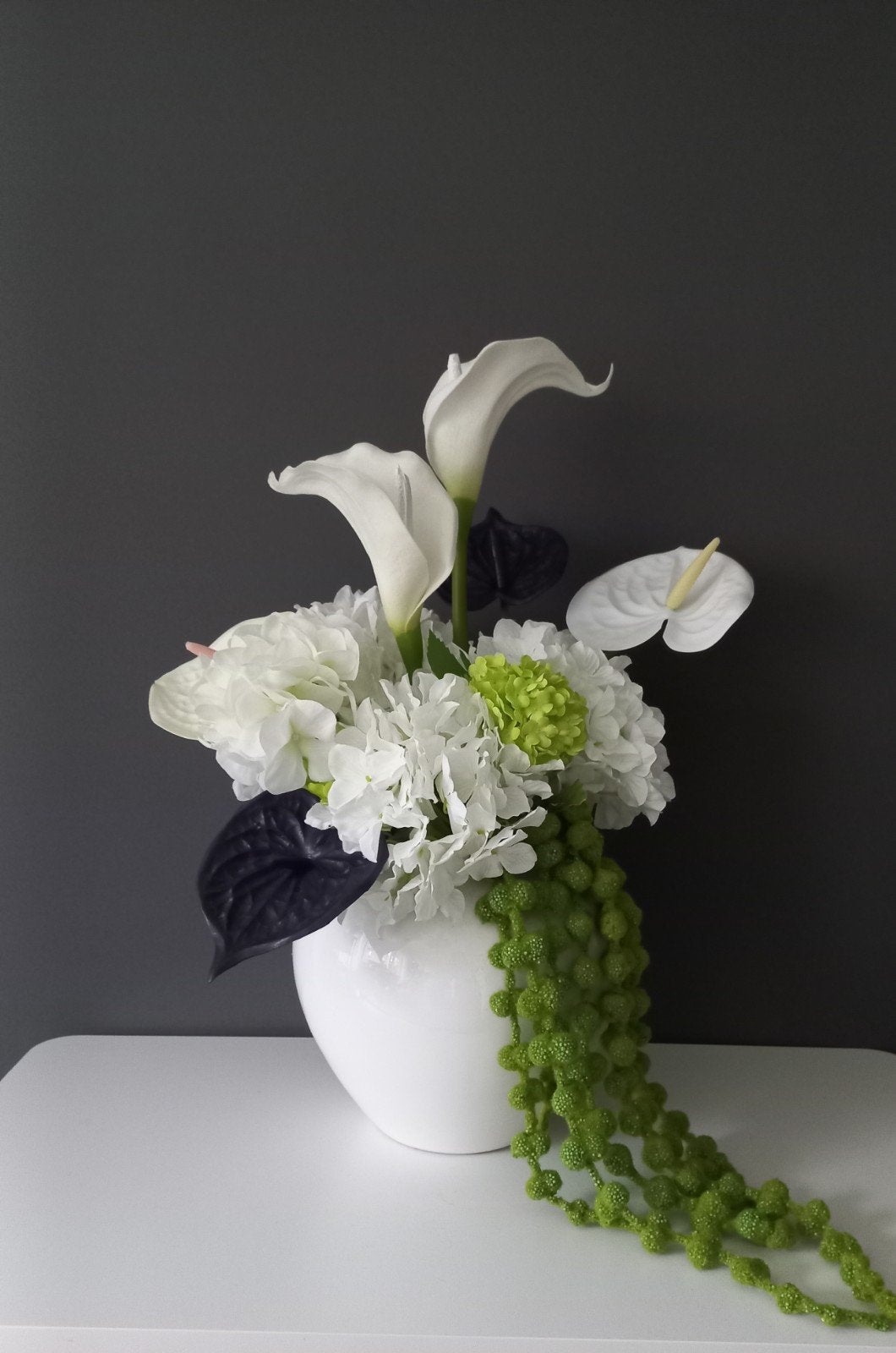 Set van 2 Witte Vazen met Kunstbloemen - Elegant & Modern, Huis en Inrichting, Ophalen of Verzenden, Zo goed als nieuw, Inclusief decoratie