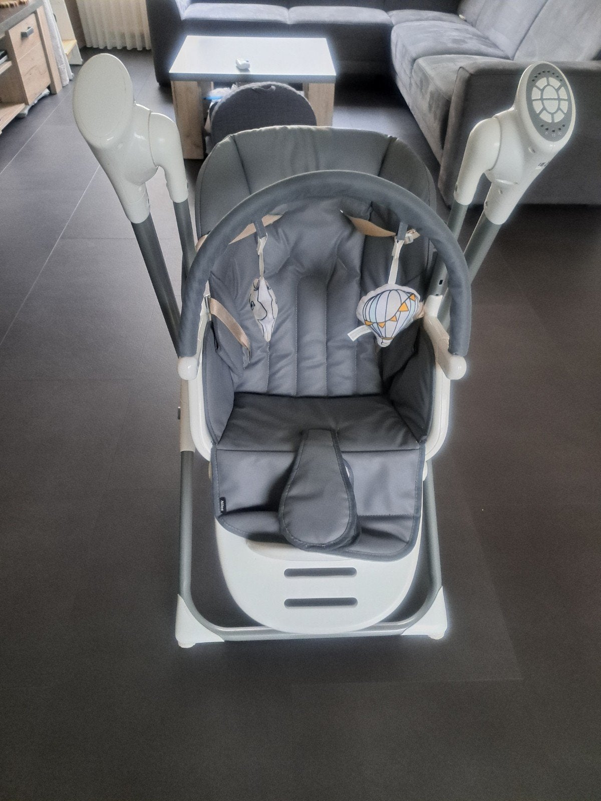 Comfortabele baby stoel annex schommel. Merk Lionelo, Schommelstoel, Verstelbaar, Zo goed als nieuw, Ophalen