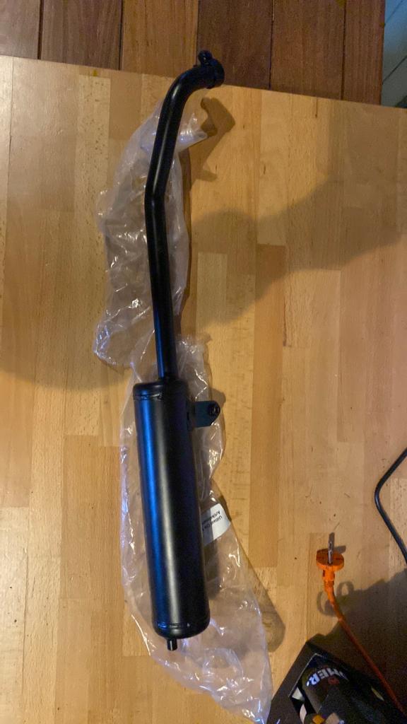 Gloednieuwe vespa citta uitlaat, Ophalen, Uitlaat